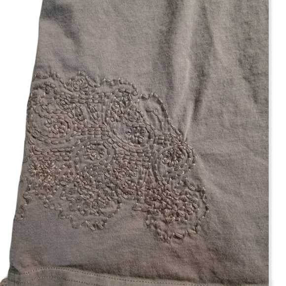 Ruff Hewn Embroidered Detail Top - Picture 3 of 3